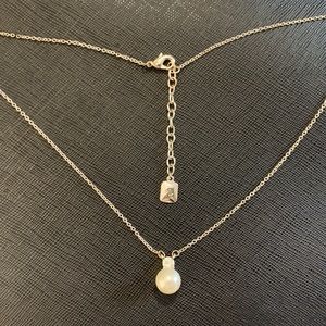 Silver pearl necklace